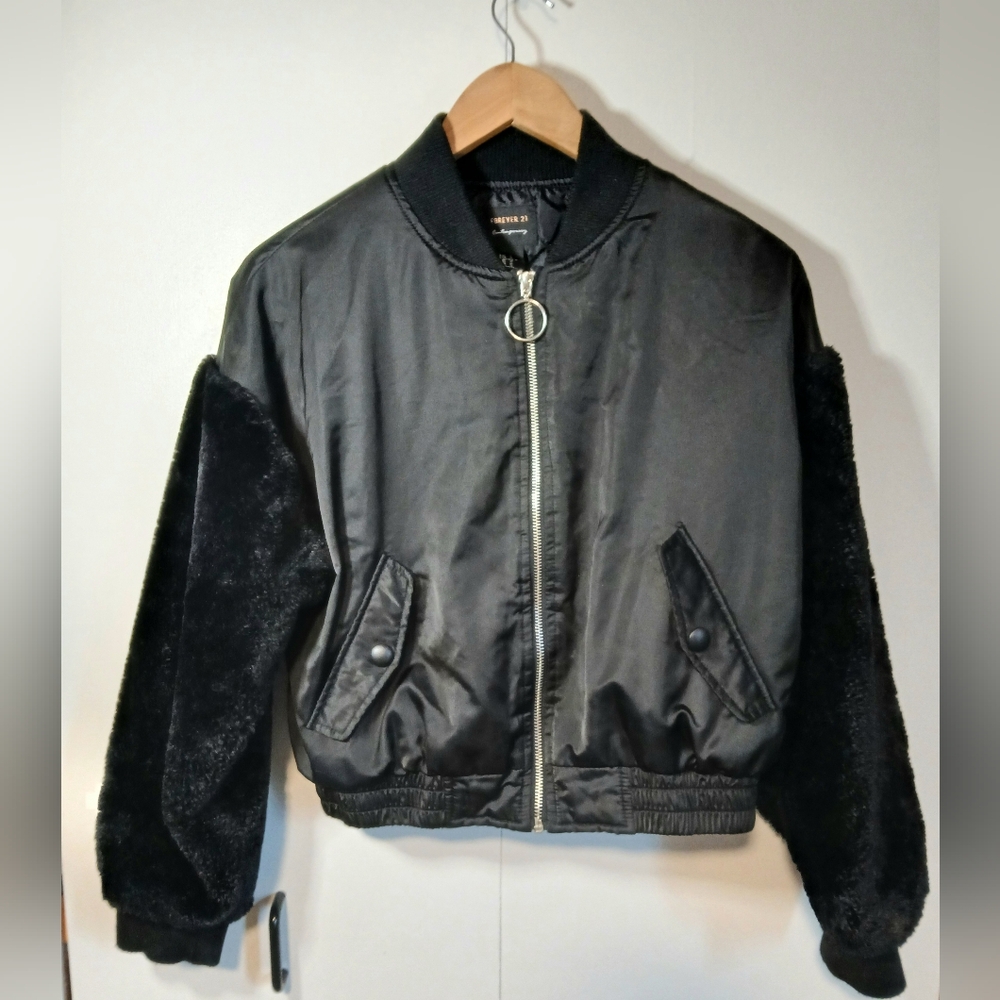 Forever 21 Black Faux Fur Sleeve Bomber Jacket Women's Medium